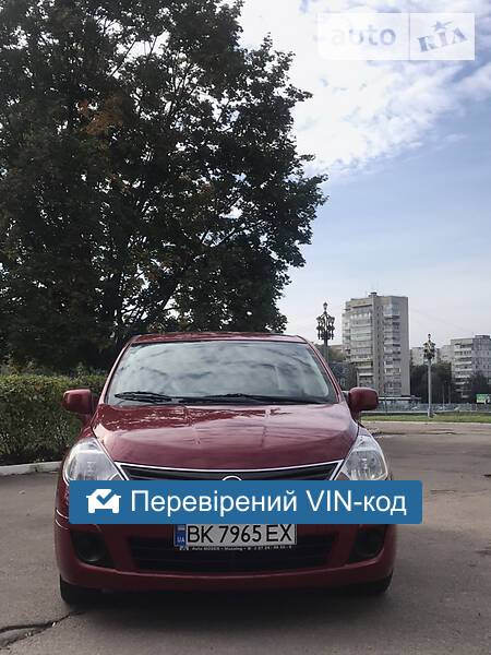 Nissan TIIDA 2011